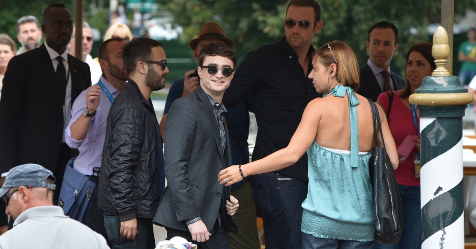 1.set.2013 - O ator Daniel Radcliffe e o diretor John Krokidas chegam ao Excelsior Hotel para  promover seu filme "Kill Your Darlings" durante o Festival de Veneza 2013