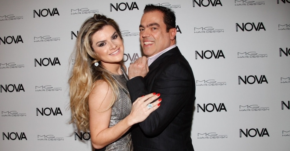 2.set.2013 - Mirella Santos prestigiou a festa promovida pela revista "Nova" no salão do hairstylist Marco Antônio de Biaggi, em São Paulo