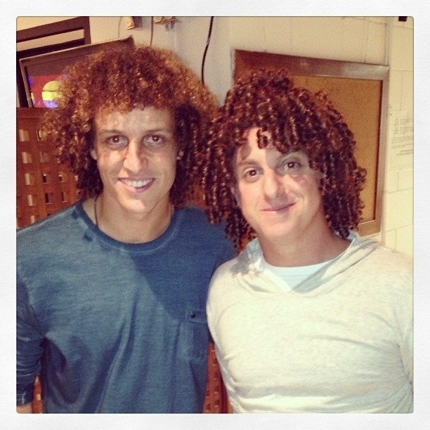Durante a Copa das Confederações 2013, tietou o zagueiro David Luiz e brincou com uma peruca semelhante ao cabelo dele