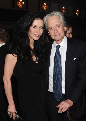 22.abr.2013 - Catherine Zeta-Jones e Michael Douglas no The Film Society of Lincoln Center's 40th Chaplin Award Gala em Nova York