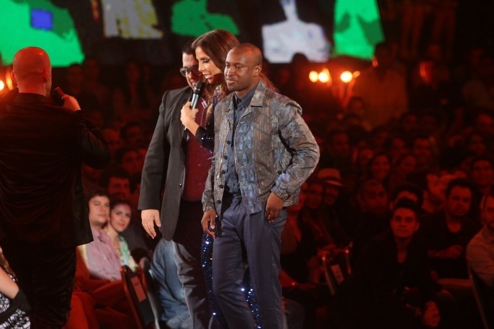 3.set.2013 - Thiaguinho recebe o prêmio de melhor música por "Buquê de Flores" no Prêmio MultiShow - Foto Rio News