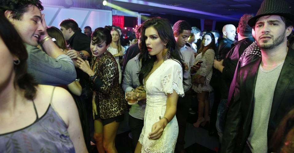 Mariana Rios dança na festa do Prêmio Multishow 2013