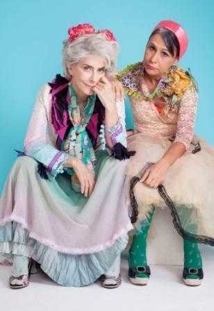 4.set.2013 - A atriz está em cartaz com Clarisse Derzié na peça "À beira do abismo me cresceram asas", na qual ela interpreta uma idosa de 80 anos