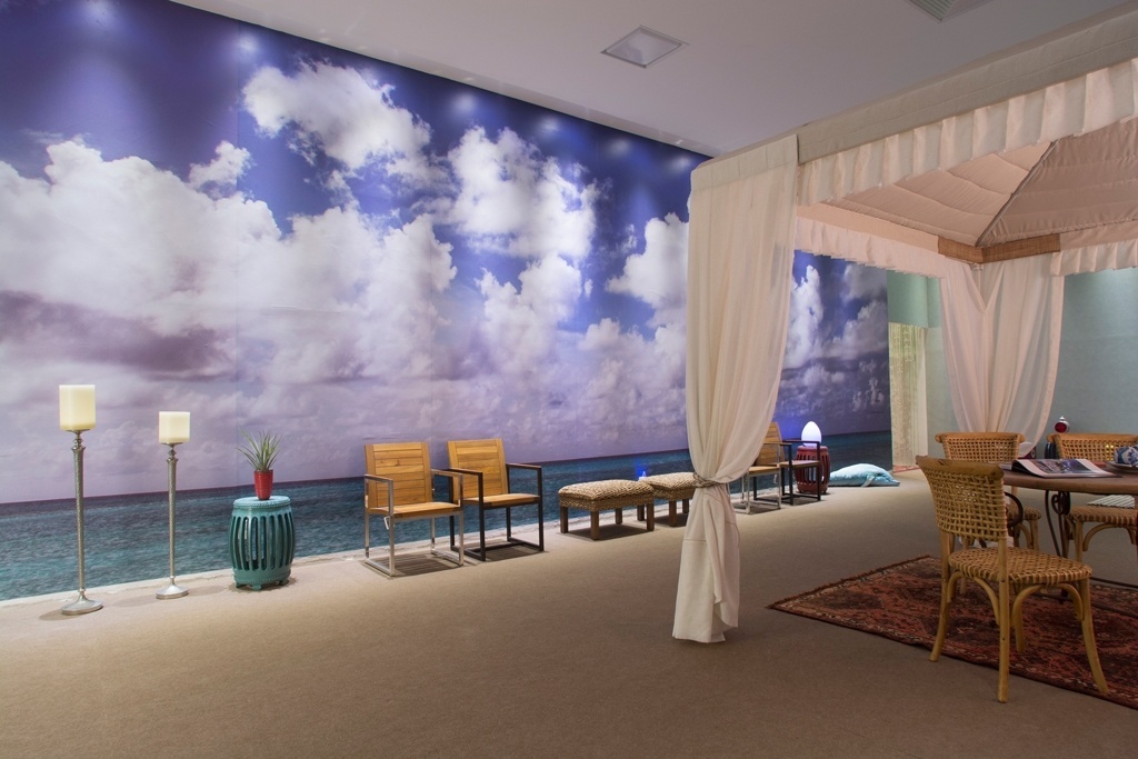 O Escritório da Agente de Viagem, desenhado por Miriam Rocha e Schirlei Avelar, se pretende um ambiente aconchegante. Destaque para a tenda que se estrutura sobre uma das mesas, bem como para a aplicação do painel com nuvens e mar sobre uma das paredes. A 18ª edição da Casa Cor Espírito Santo fica em cartaz até 17 de setembro de 2013, no Boulevard Shopping Vila Velha (Rodovia do Sol, 5.000, Itaparica, Vila Velha (ES)). Outras informações: www.casacor.com.br/espiritosanto - Sagrilo/ Divulgação