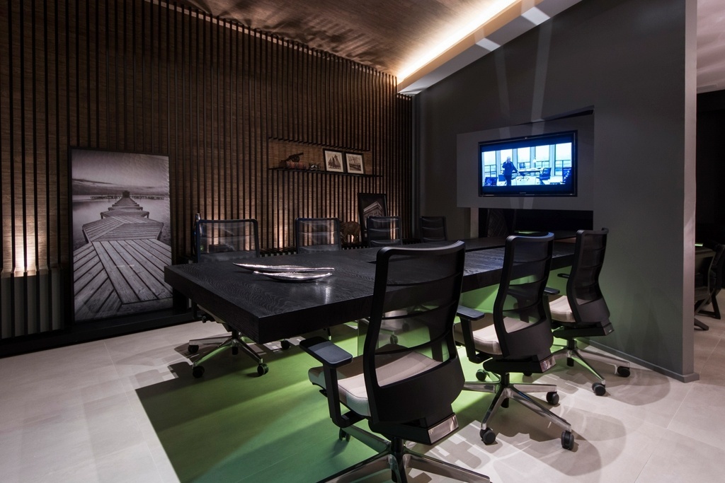 Eduardo Trigo, Luiza Tosi e Rodrigo Martinelli assinam o Escritório do Advogado, marcado por cores sóbrias e "masculinas". A 18ª edição da Casa Cor Espírito Santo fica em cartaz até 17 de setembro de 2013, no Boulevard Shopping Vila Velha (Rodovia do Sol, 5.000, Itaparica, Vila Velha (ES)). Outras informações: www.casacor.com.br/espiritosanto - Sagrilo/ Divulgação