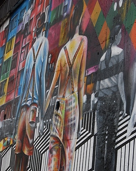 Grafite de Eduardo Kobra na Igreja do Calvário, em Pinheiros, São Paulo  - Flávia Nogueira/BBC Brasil