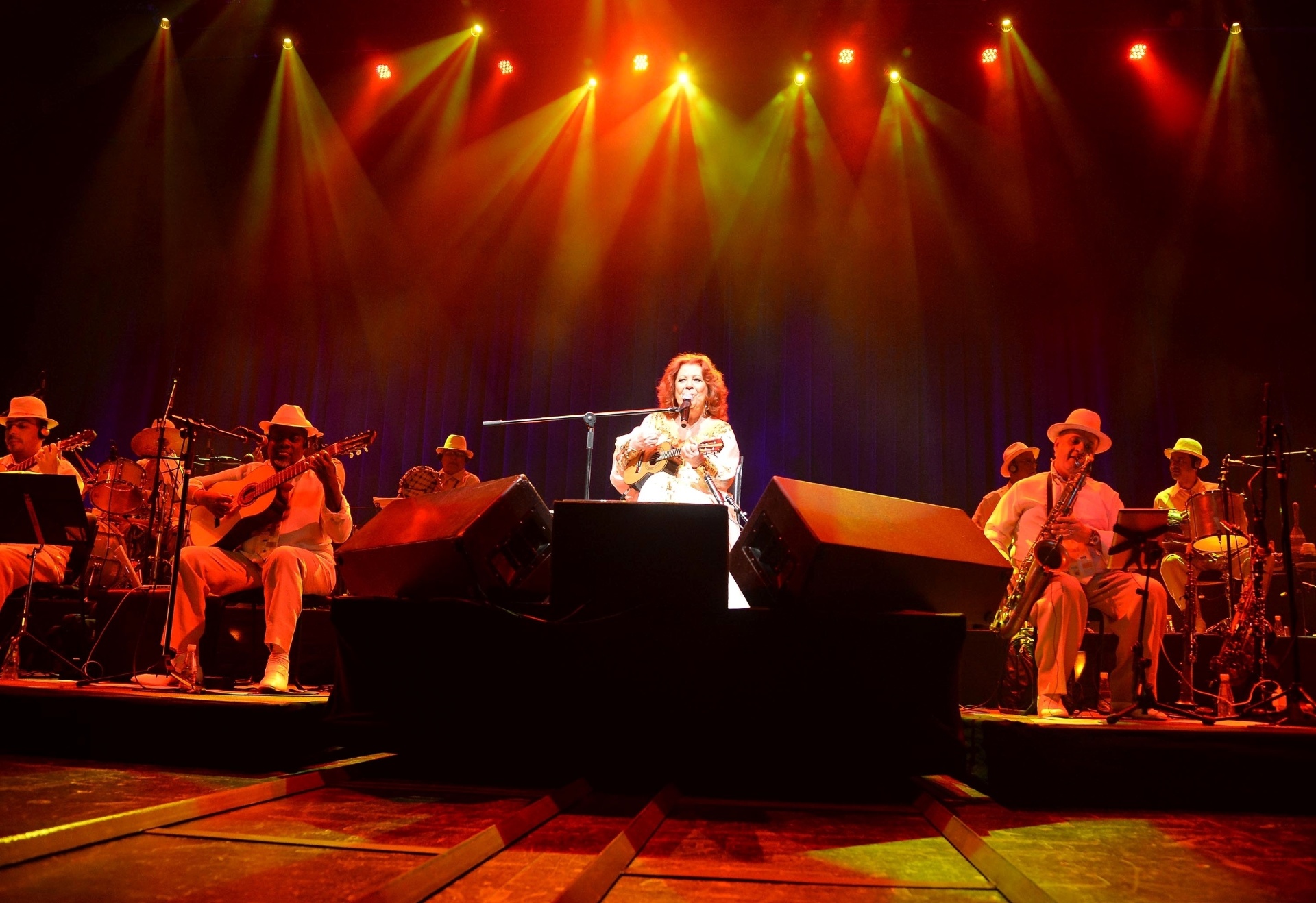 07.set,.2013 - Beth Carvalho se apresenta após internação - André Lobo/UOL