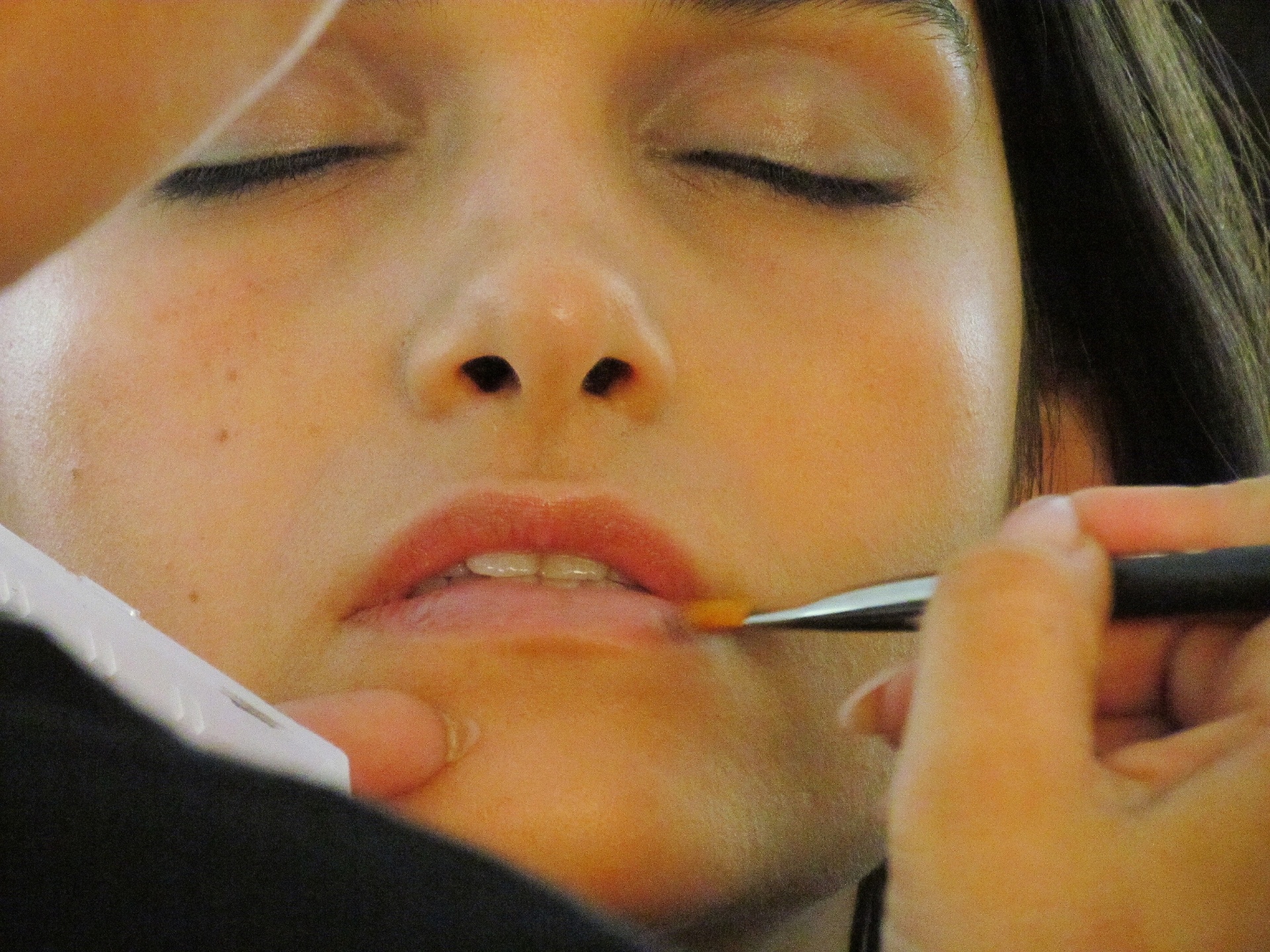 Passo a passo da maquiagem do desfile de Alexandre Herchcovitch na semana de moda de NY - 8 - Geovanna Morcelli/UOL