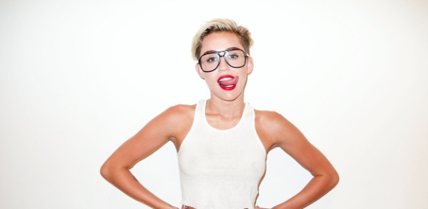 Miley Cyrus bate recorde de vendas com o álbum "Bangerz" - Reprodução/ terryrichardson.com