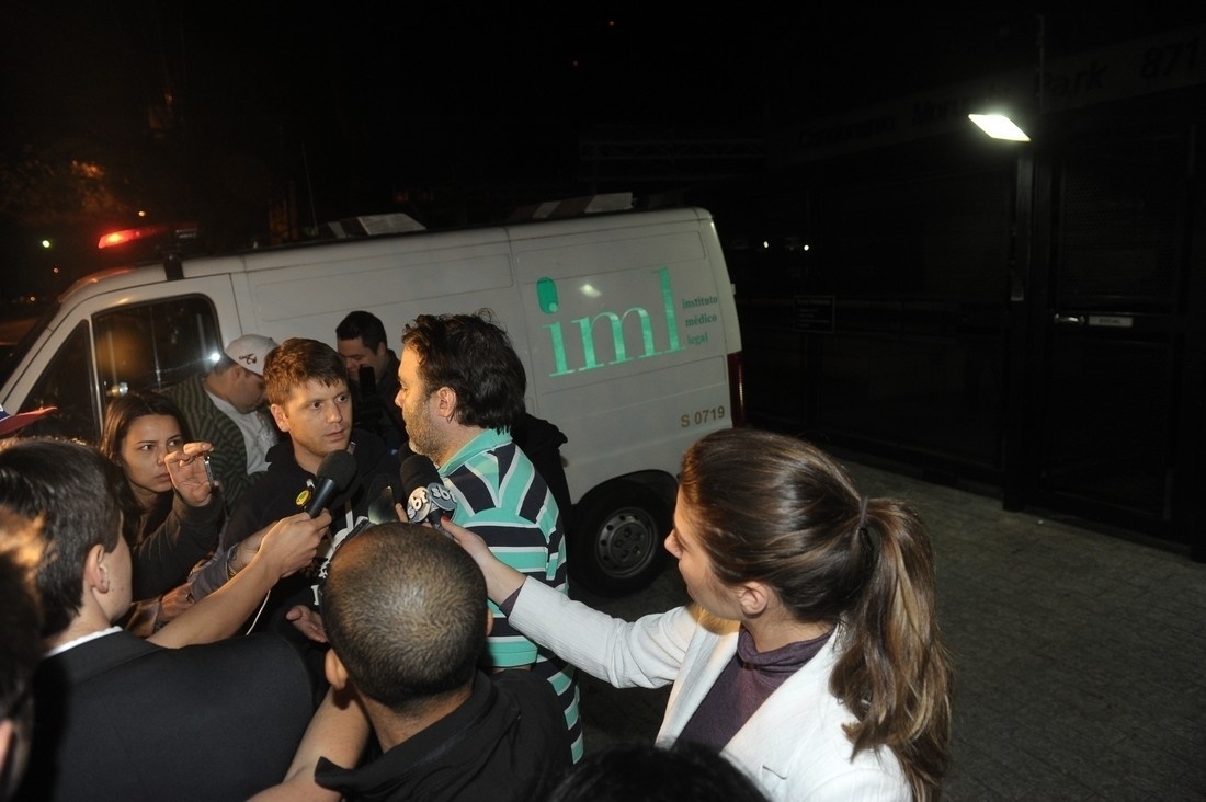 9.set.2013 - Imprensa busca informações sobre a morte do músico - Francisco Cepeda/AgNews-SP