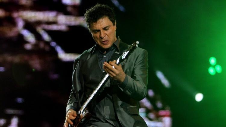 O cantor Frejat em show solo, na primeira apresentação do palco Mundo no Rock in Rio, em 1 de outubro de 2011 - Marcelo Sayo/EFE - Marcelo Sayo/EFE