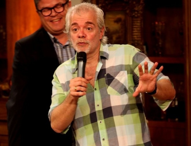 10.set.2013 - O autor Carlos Lombardi fala sobre a novela "Pecado Mortal" em conversa com jornalistas