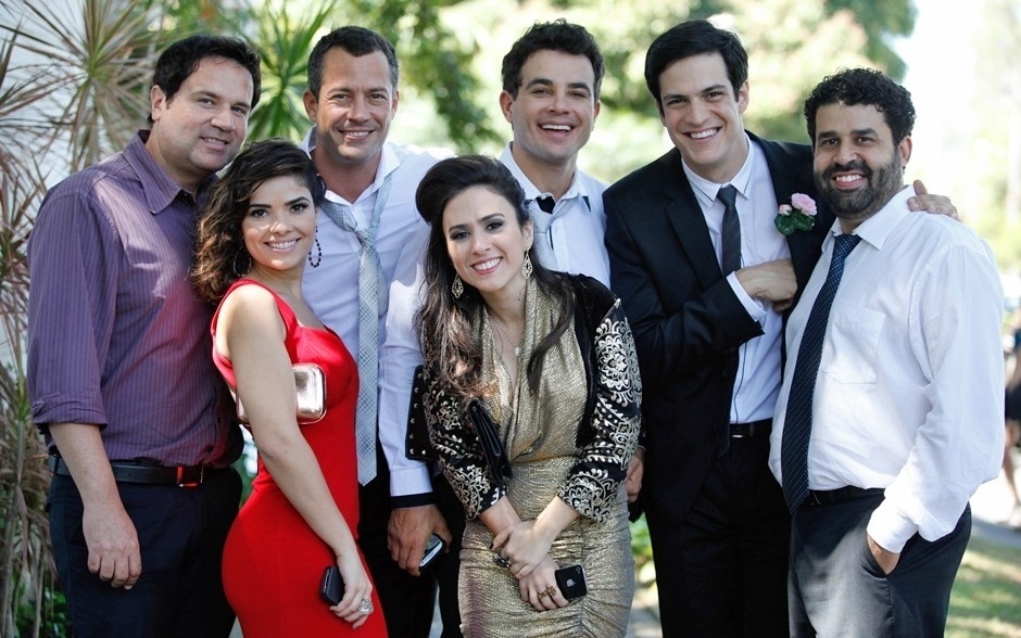 11.set.2013 - Elenco de "Amor à Vida" grava casamento de Paloma (Paolla Oliveira) e Bruno (Malvino Salvador)