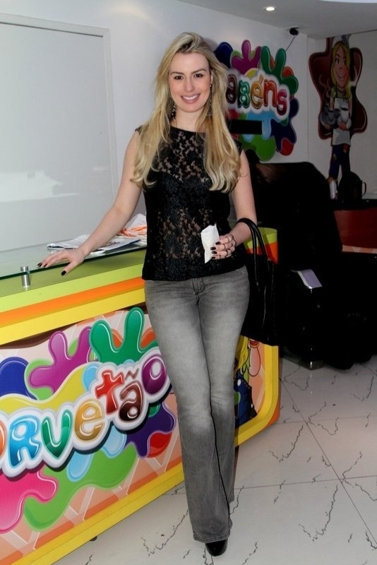 11.set.2013 - Fernanda Keulla no aniversário de 3 anos do filho de Juliana Knust, Matheus, em casa de festas no Rio de Janeiro