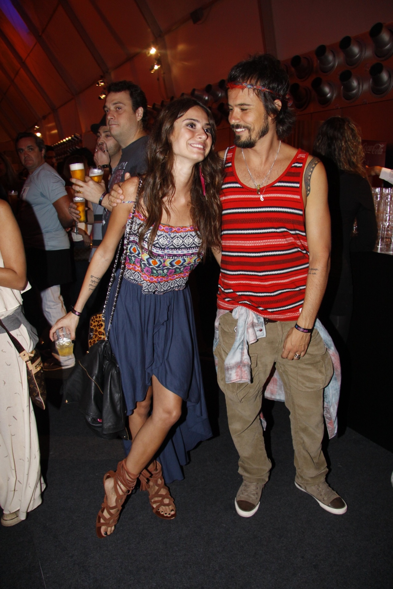 Veja momentos de Thaila Ayla e Paulinho Vilhena - Fotos - UOL TV e Famosos