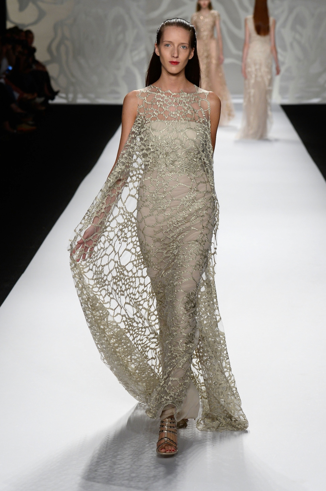 07.set.2013 - Queridinha das noivas, a estilista Monique Lhuillier mostra a sua coleção prêt-à-porter na semana de moda de Nova York - Frazer Harrison/Getty Images