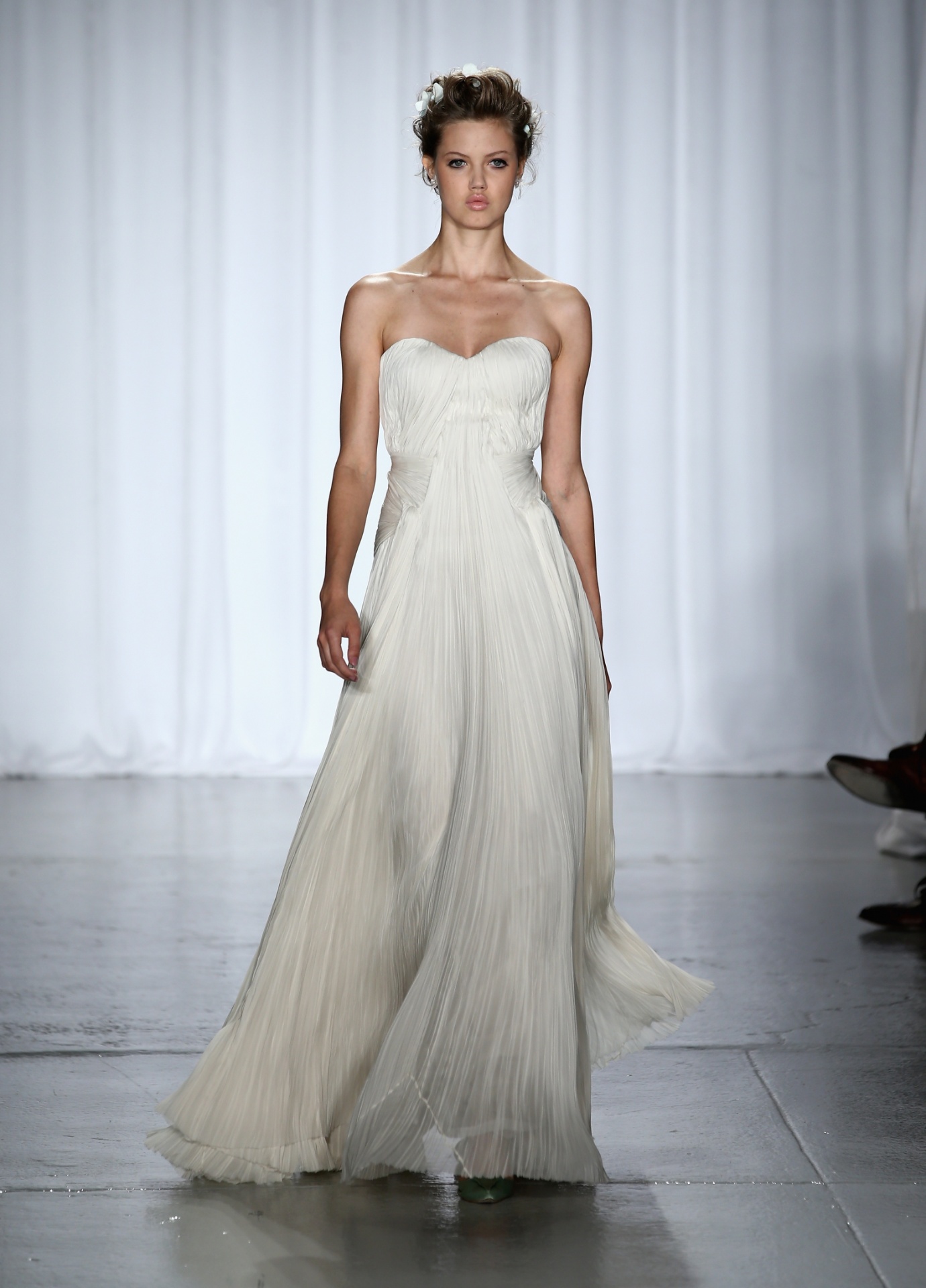 08.set.2013 - Tomara que caia com top estruturado e saia fluida, criação do estilista Zac Posen para a semana de moda de Nova York - Neilson Barnard/Getty Images