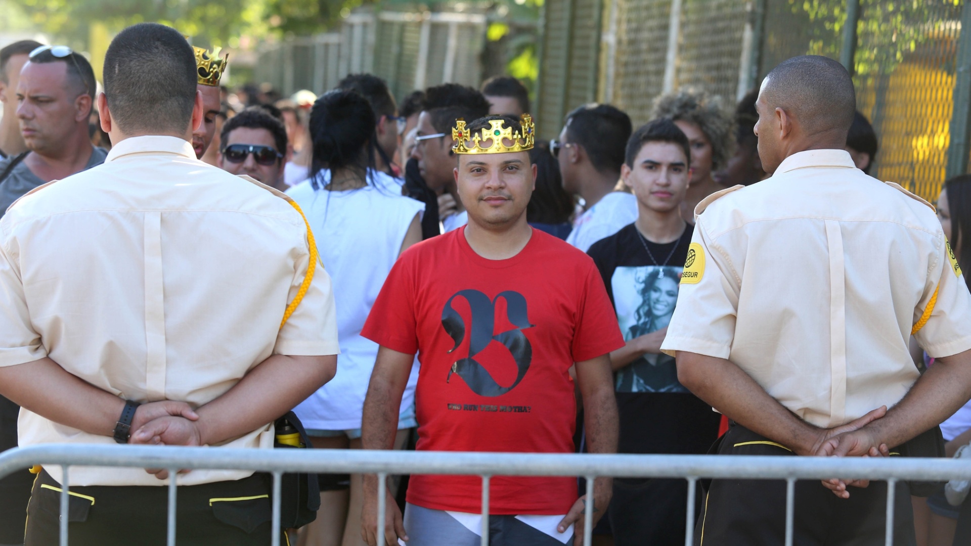 13.set.2013 - Agente de saúde Celso Marques, de 32 anos, na fila do primeiro dia do Rock in Rio - Fernando Maia/UOL