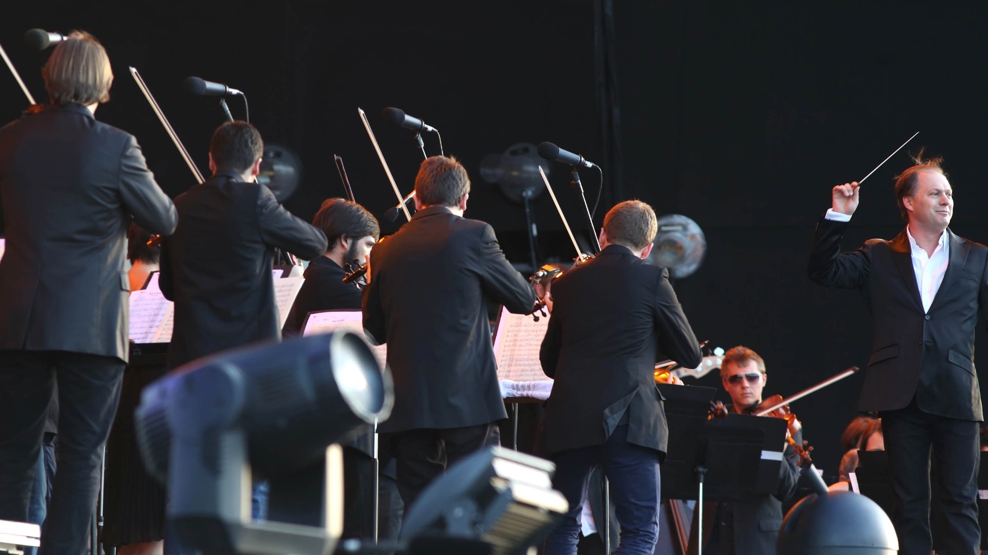 13.set.2013 - Primeira atração do Palco Mundo do Rock in Rio, a Orquestra Sinfônica Brasileira apresentou um pot-pourri de grandes sucessos do rock, como Deep Purple, Queen, Kid Abelha, U2 e Beatles - Marco Antonio Teixeira/UOL