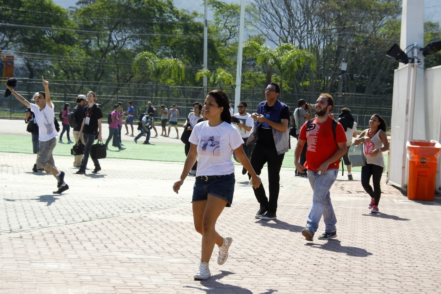 13.set.2013 - Público corre para entrar no Rock in Rio no primeiro dia de festival - Graça Paes/Foto Rio News