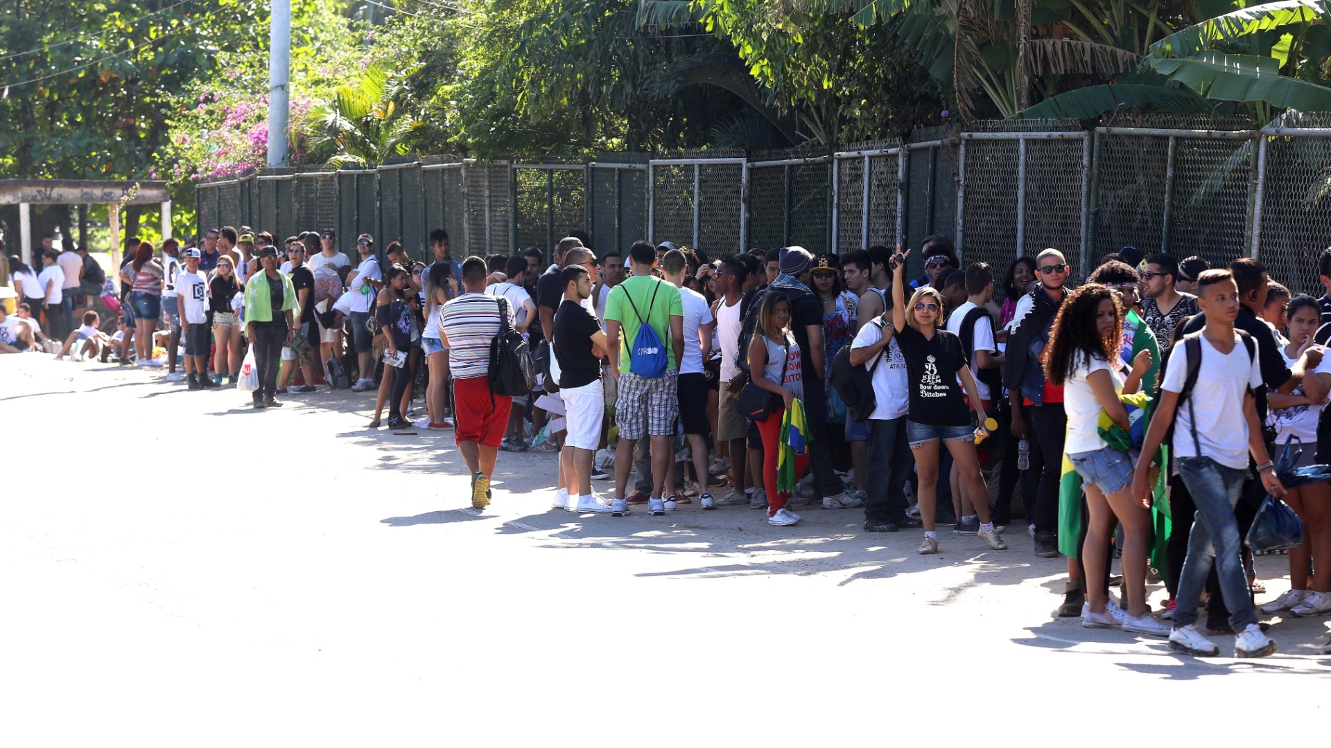13.set.2013 - Público faz fila no primeiro dia de Rock in Rio 2013 - Fernando Maia/UOL