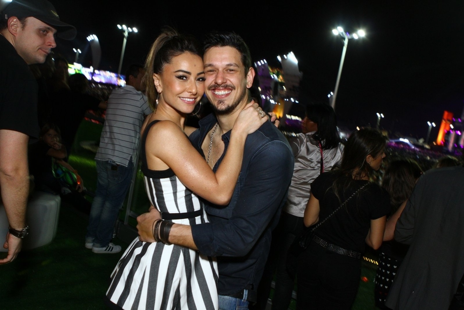 13.set.2013 - Sabrina Sato e João Vicente e Castro curtem camarote no Rock in Rio. A apresentadora disse que foi ao festival só acompanhar o namorado, que é fã da Beyoncé - FotoRioNews