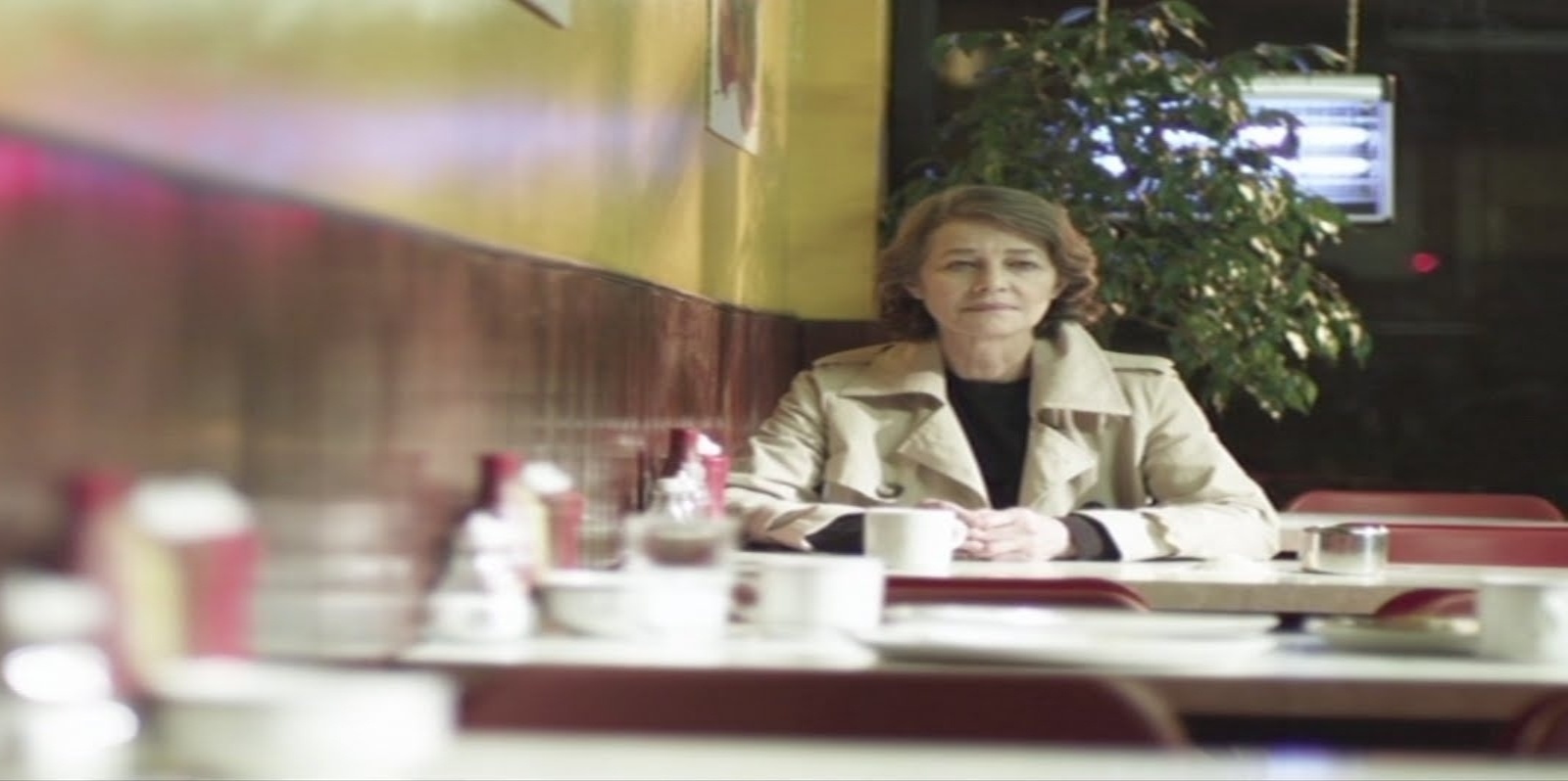 Cena do filme europeu "Eu, Anna", de Barnaby Southcombe, estrelado por Charlotte Rampling e Gabriel Byrne - Divulgação / Imovision