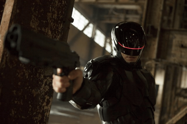O ator Joel Kinnaman em cena de "Robocop" - Divulgação/Sony Pictures