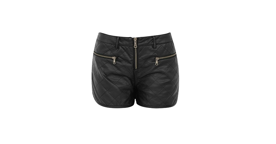 Short de couro sintético com zíperes; R$ 79,90, na Renner (www.lojasrenner.com.br) Preço pesquisado em setembro de 2013 e sujeito a alterações - Divulgação