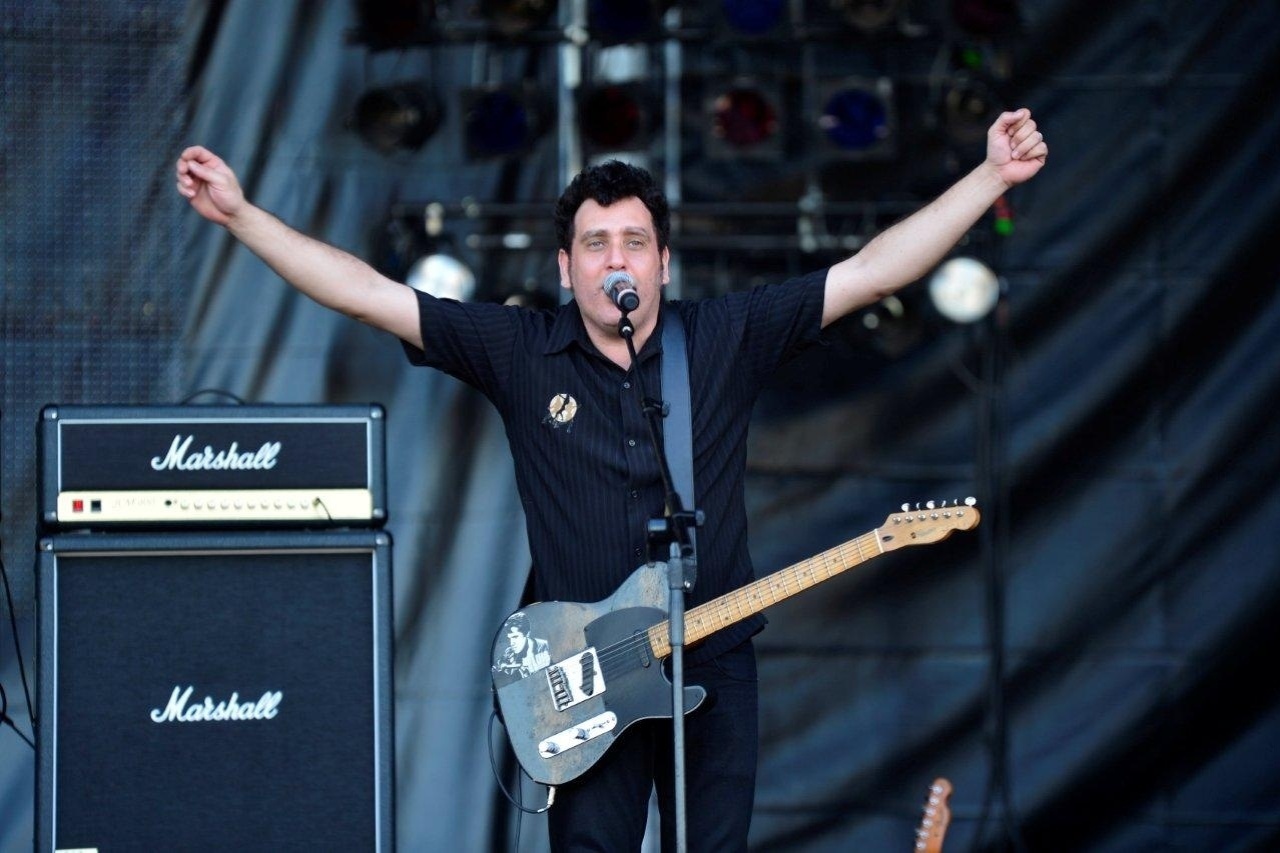 14.set.2013 - Gabriel Thomaz, vocalista da banda Autoramas, que abriu o segundo dia de Rock in Rio no Palco Sunset - Andre Muzell / AgNews