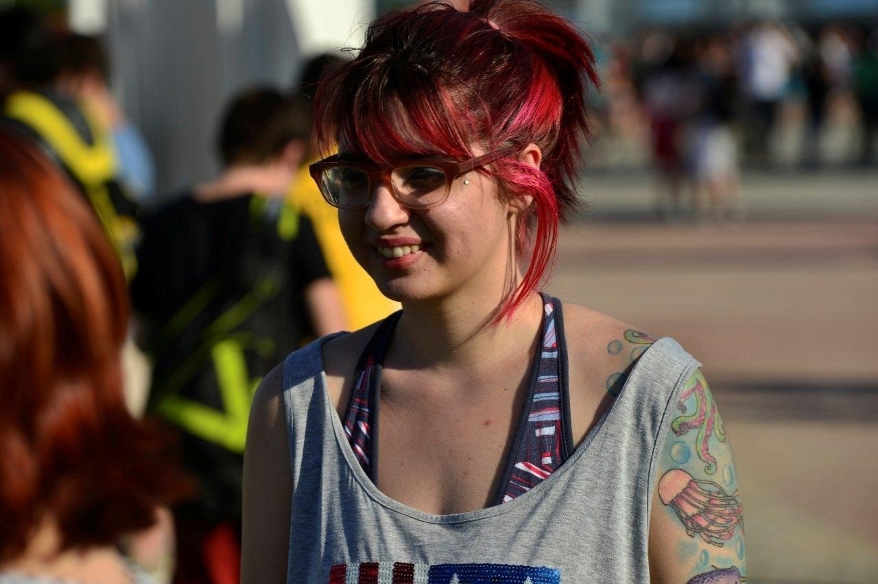 14.set.2013 - Jovem aguarda shows no Palco Mundo no segundo dia de evento - Andre Muzell / AgNews