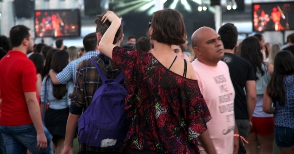 14.set.2013 - Maria Paula chega ao Rock in Rio junto com o novo namorado. Victor tem 23 anos, 19 a menos que a atriz