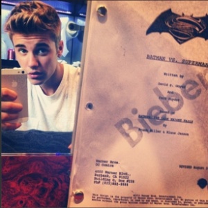 Justin Bieber publica suposto roteiro do filme "Batman" - Reprodução/Twitter