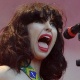 15.set.2013 - A cantora Kimbra se apresenta com Olodum no Palco Sunset - Bia Alves / AgNews