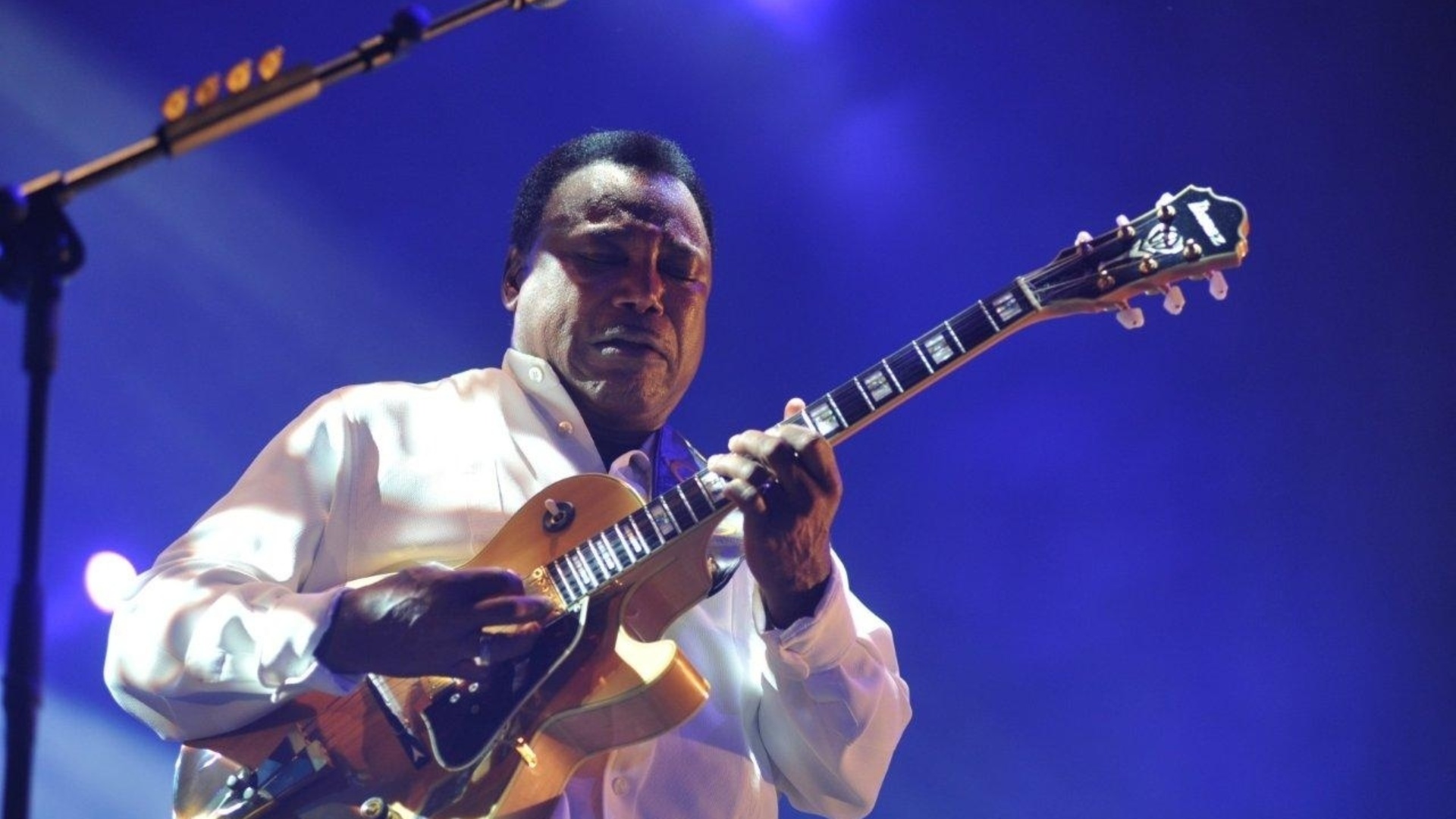 15.set.2013 - O ícone do soul George Benson lembrou durante sua apresentação que tocou junto com Lins no primeiro Rock in Rio, de 1985 - Bia Alves / AgNews