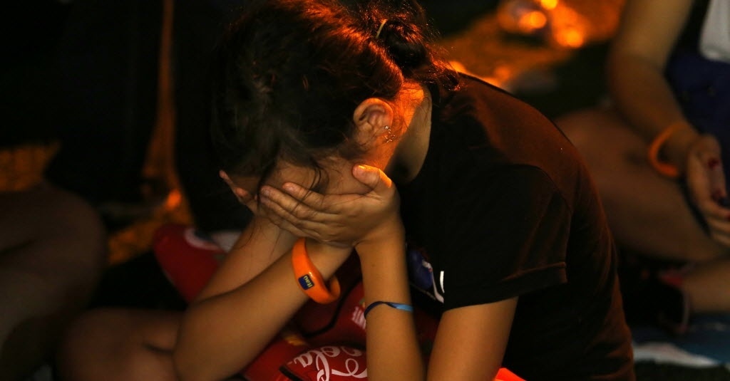 15.set.2013 - Fãs choram e ficam comovidas durante a apresentação do astro pop Justin Timberlake no Palco Mundo durante o terceiro dia do Rock in Rio 2013 - Marco Antonio Teixeira/UOL