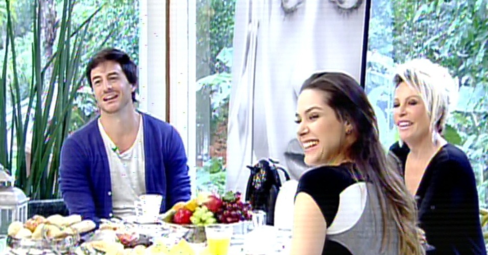 18.set.2013 - Fernanda Machado e Ricardo Tozzi tomam café da manhã com Ana Maria Braga no 