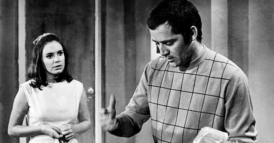 1970 - Regina Duarte e Cláudio Marzo em cena da novela "Irmãos Coragem", da Globo