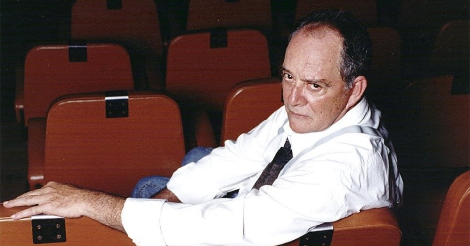 2000 - Cláudio Marzo quando protagonizou "Momentos-Beijos", peça escrita por Nelson Rodrigues, no Rio de Janeiro