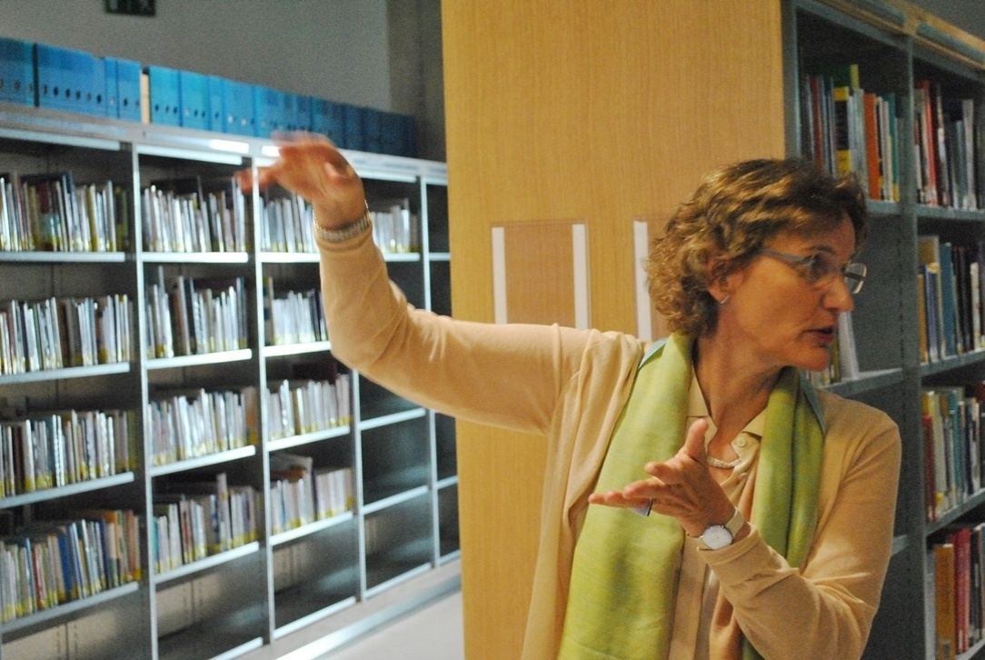 Arquiteta Francine Houben, responsável pelo projeto da biblioteca de Birmingham, mostrou as instalações para jornalistas que fizeram uma visita ao local - Melissa Becker/UOL