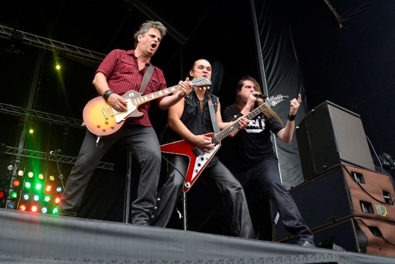 19.set.2013 -  A banda Dr. Sin sobe ao palco Sunset com Roy Z e o República para abrir o segundo final de semana do Rock in Rio - Andre Muzell/AgNews