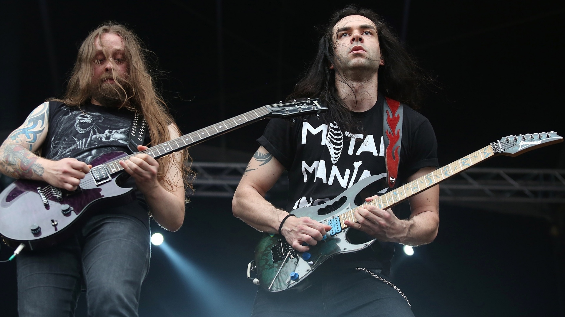 19.set.2013 - Renato Osório (dir.), do Almah, usa guitarra Ibanez JEM no segundo fim de semana do Rock in Rio - Marco Antônio Teixeira / UOL