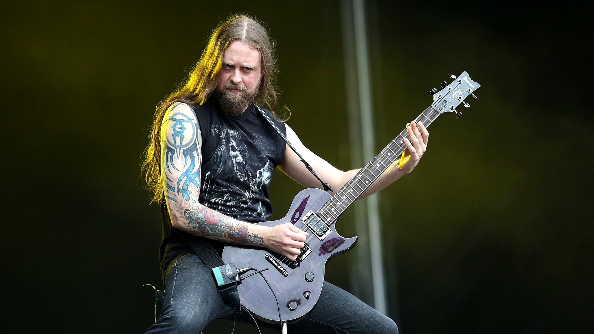 19.set.2013 - Abel Camargo, do Hibria, exibe sua Ibanez Artist durante segundo fim de semana do Rock in Rio - Marco Antônio Teixeira / UOL