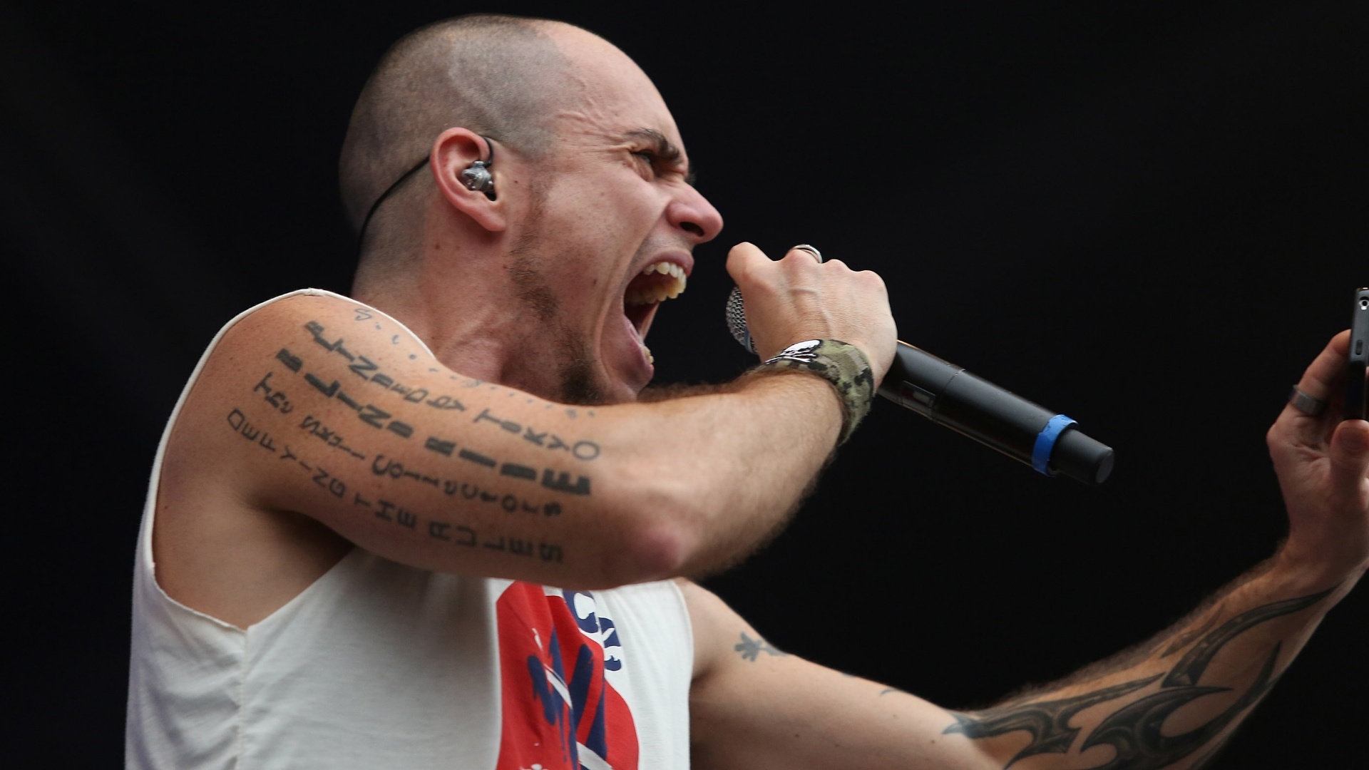 19.set.2013 - Almah e Hibria se apresentam no palco Sunset no segundo final de semana do Rock in Rio - Marco Antonio Teixeira/UOL