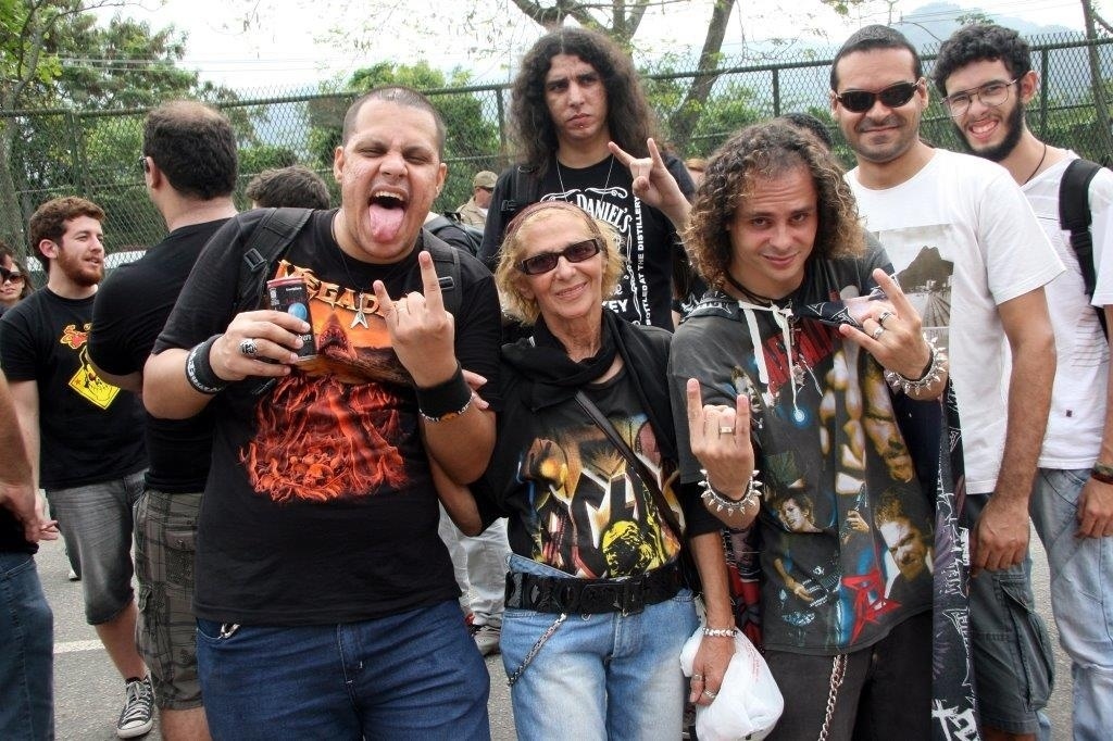 19.set,2013 - Dona Mariza foi ao show acompanhada do filho, Vinicius Fernandes, e de dois sobrinhos. - Zulmair Rocha/UOL