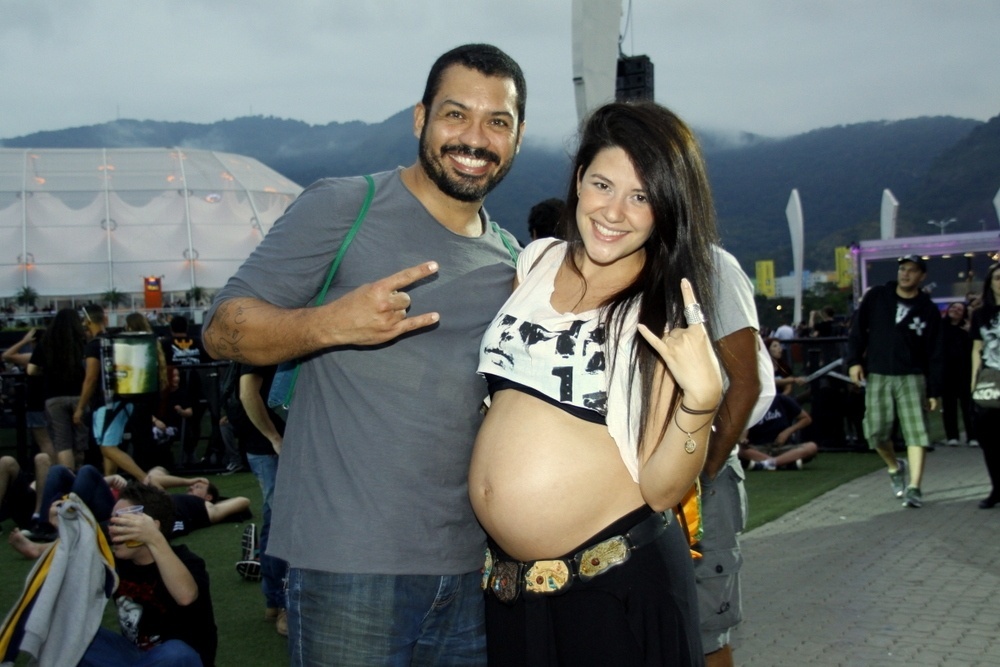 19.set.2013 - Grávida de seis meses comparece com o marido no primeiro dia de heavy metal no Rock in Rio - Graça Paes/Foto Rio News