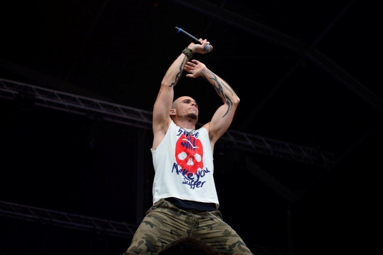 19.set.2013 - Iuri Sanson, vocalista da banda gaúcha Hibria, se apresenta no Palco Sunset durante o segundo final de semana do Rock in Rio. O Hibria e o Almah, banda de Edu Falaschi, dividiram o palco - Andre Muzell/AgNews