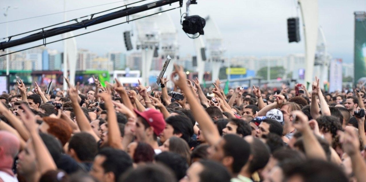 19.set.2013 -  Multidão acompanha show do República com Dr. Sin e Roy Z na abertura do segundo final de semana do Rock in Rio - Andre Muzell/AgNews