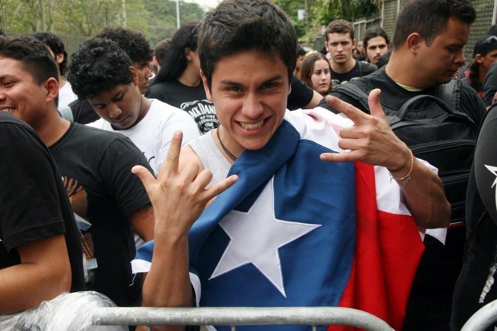 19.set.2013 - O chileno Claudio Ortega é fá do Metallica e já aguarda na fila do primeiro dia da segunda semana de Rock in Rio - Zulmair Rocha/UOL