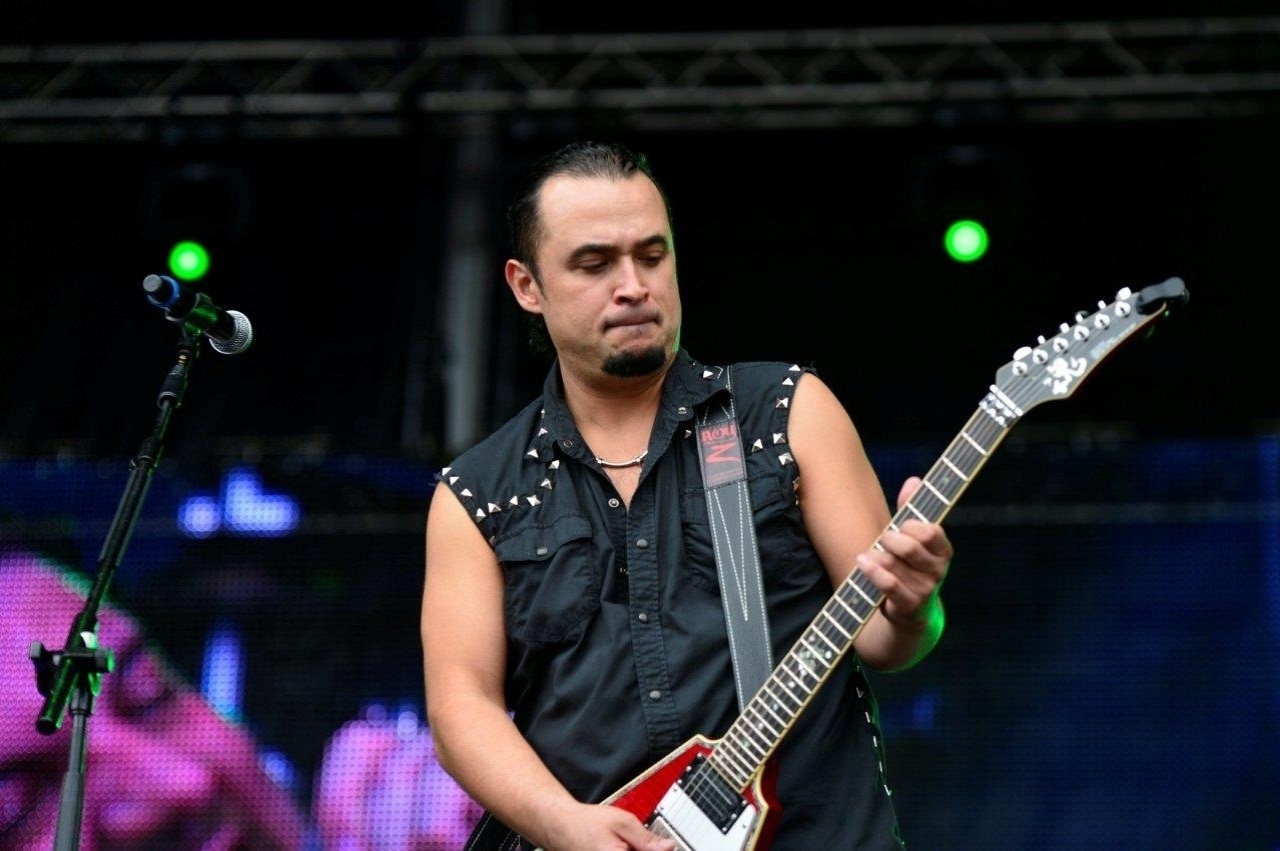 19.set.2013 - O guitarrista Roy Z entra para tocar com a banda República no show de abertura do segundo final de semana do Rock in Rio no palco Sunset - Andre Muzell/AgNews